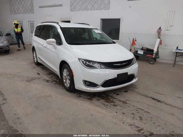 Salvage Chrysler Pacifica Image