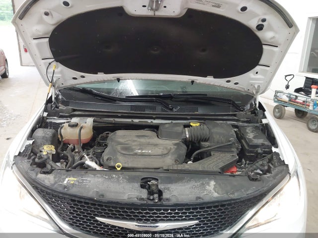 Chrysler Pacifica Touring L
