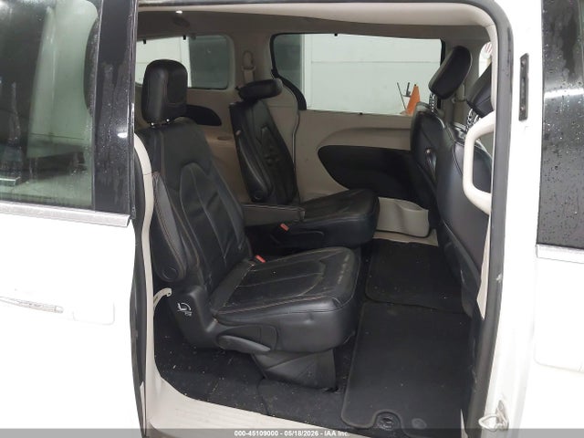 Chrysler Pacifica Touring L