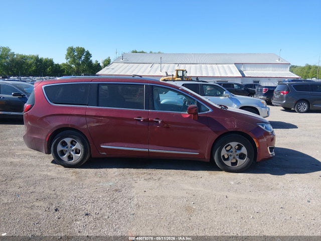 Chrysler Pacifica Touring-l Plus
