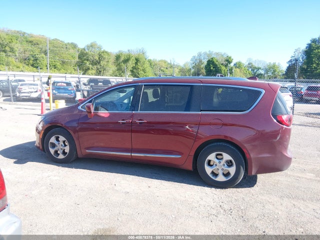 Chrysler Pacifica Touring-l Plus