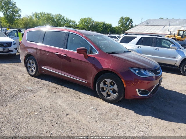 Salvage Chrysler Pacifica Image