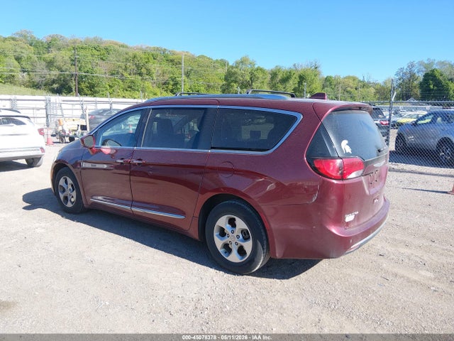 Chrysler Pacifica Touring-l Plus
