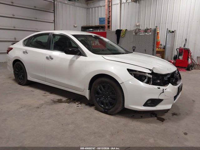 Salvage Nissan Altima Image