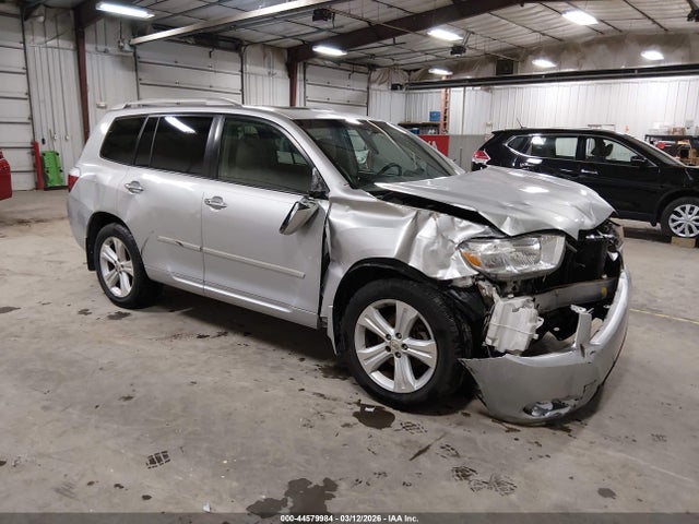 Salvage Toyota Highlander Image