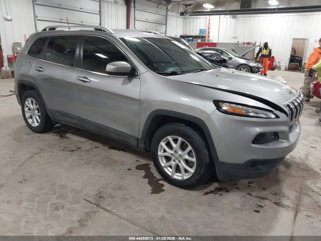 Salvage Jeep Cherokee Image