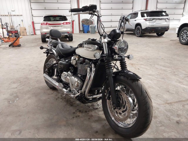 Salvage Triumph Bonneville Image