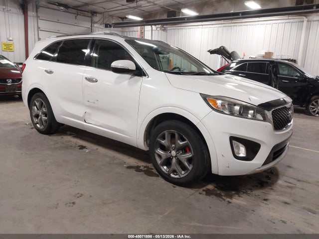 Salvage Kia Sorento Image