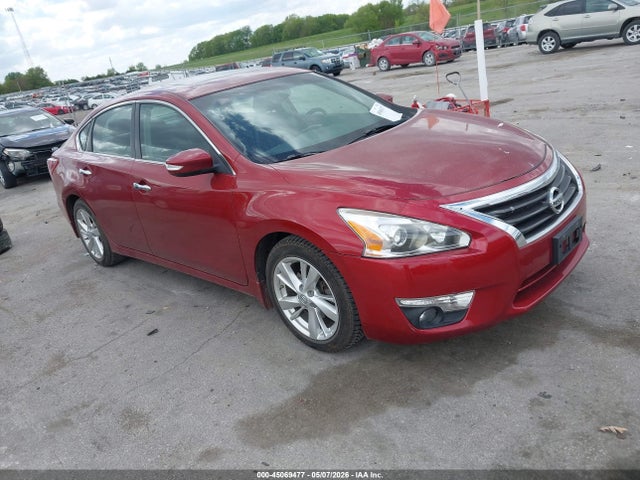 Salvage Nissan Altima Image