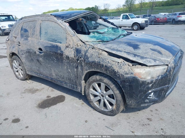 Salvage Mitsubishi Outlander Image