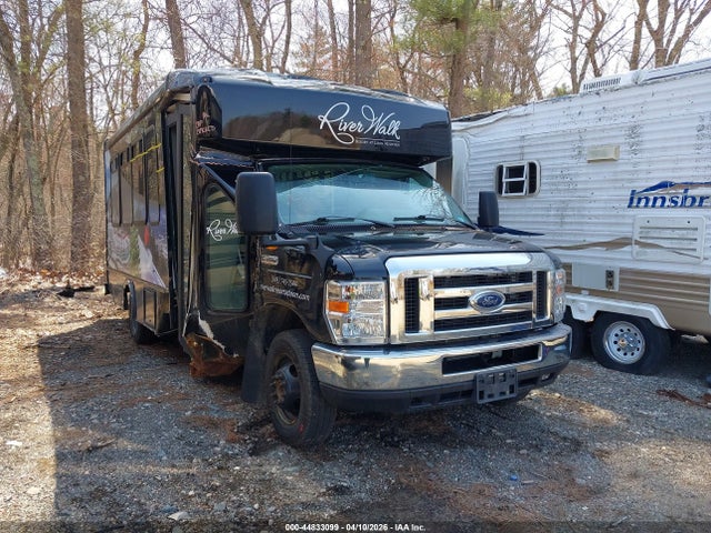 Salvage Ford Bus E-350 Cutaway Image