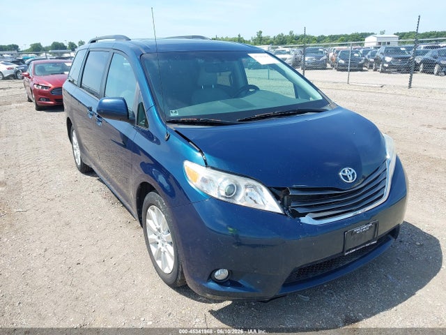 Salvage Toyota Sienna Image