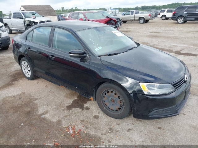 Salvage Volkswagen Jetta Image