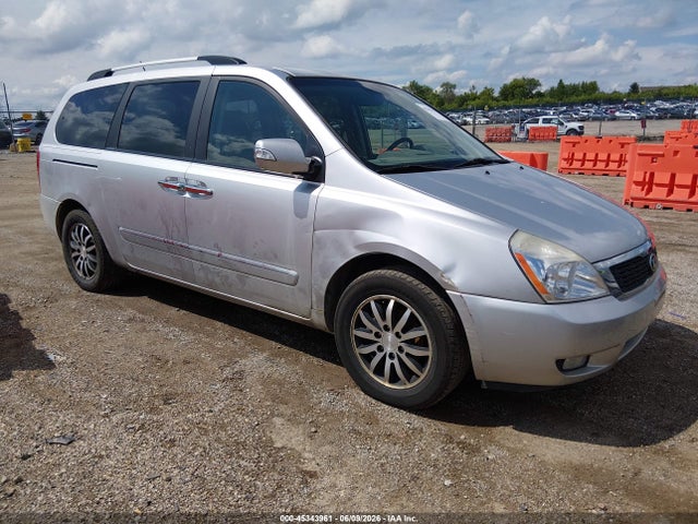 Salvage Kia Sedona Image