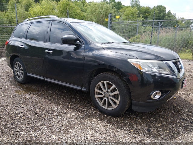 Salvage Nissan Pathfinder Image