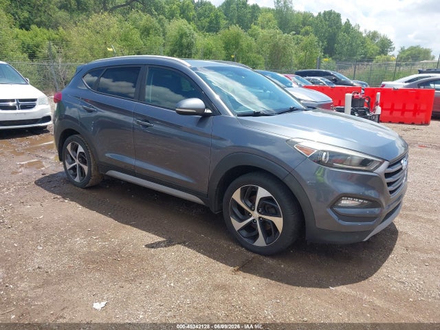 Salvage Hyundai TUCSON Image