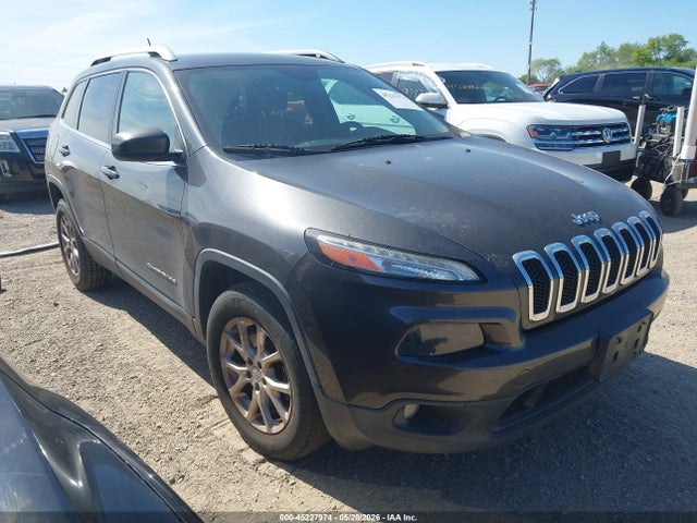 Salvage Jeep Cherokee Image