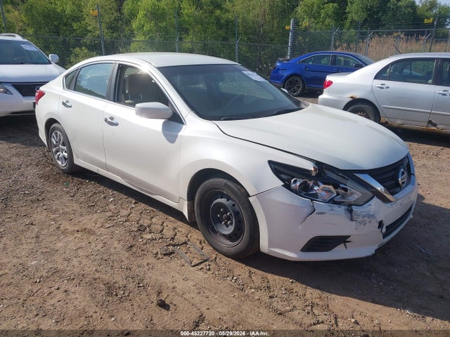Salvage Nissan Altima Image