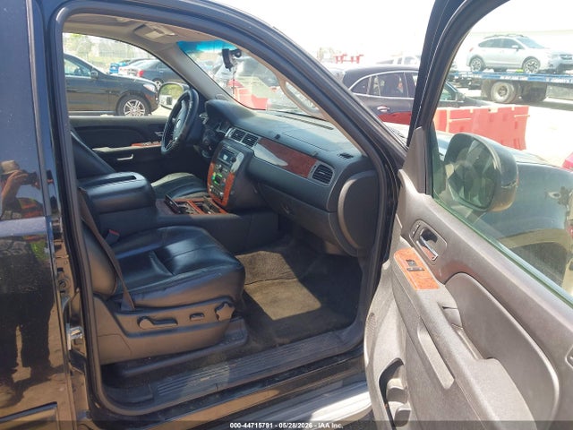 Chevrolet Suburban 1500 Lt