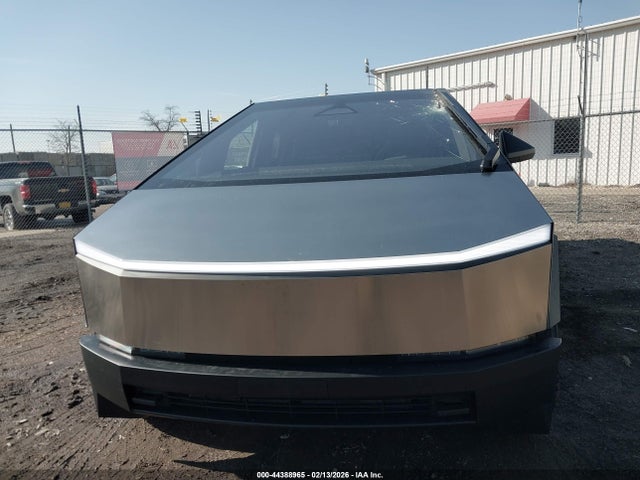 Tesla Cybertruck All-wheel Drive