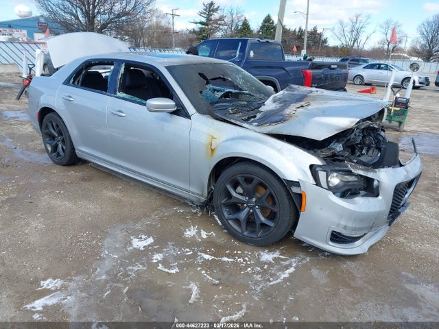 Salvage Chrysler 300 Image