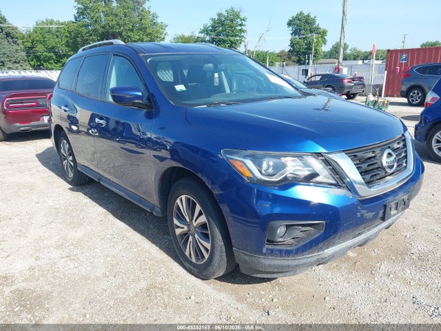 Salvage Nissan Pathfinder Image