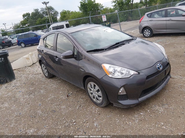 Salvage Toyota Prius c Image