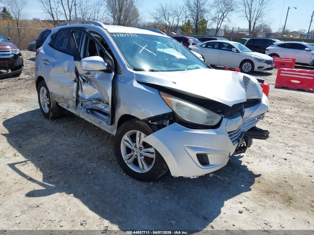 Salvage Hyundai TUCSON Image