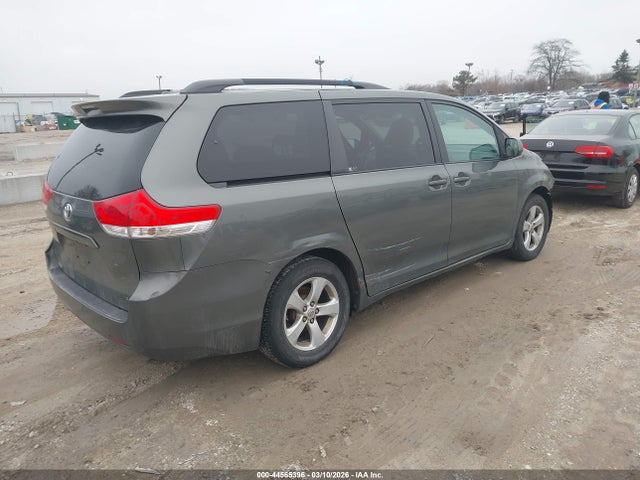 Toyota Sienna Le V6