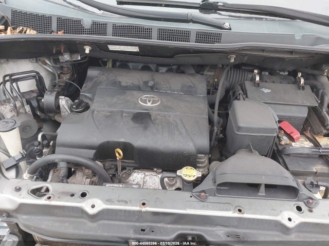 Toyota Sienna Le V6