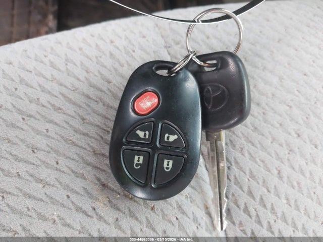 Toyota Sienna Le V6
