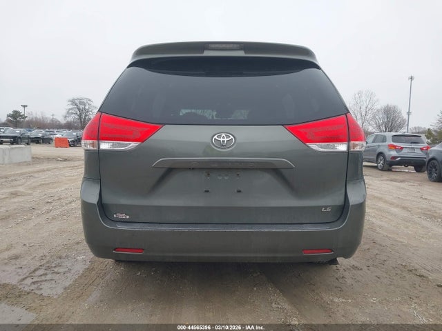 Toyota Sienna Le V6