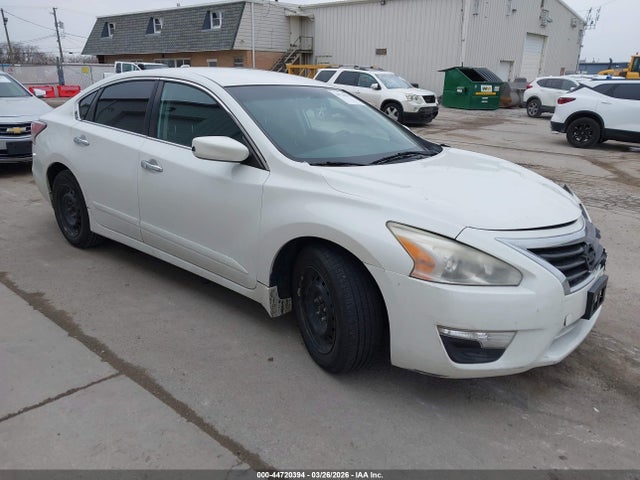Salvage Nissan Altima Image