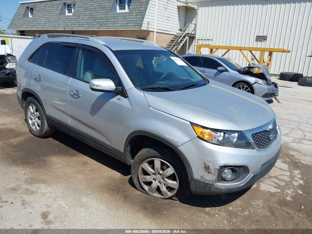 Salvage Kia Sorento Image