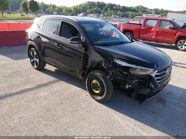 Salvage Hyundai TUCSON Image