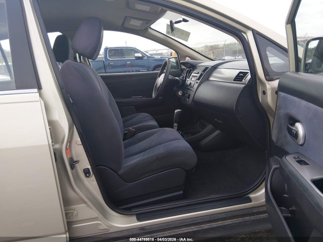 Nissan Versa 1.8s