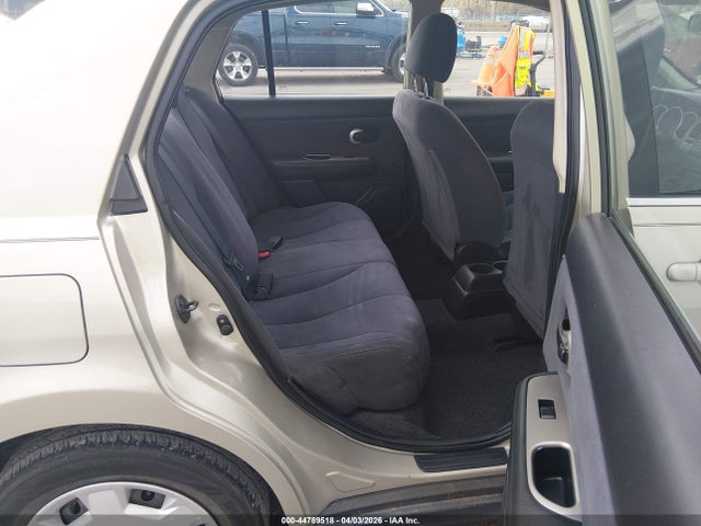 Nissan Versa 1.8s