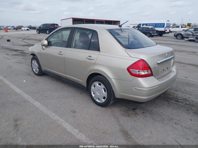 Nissan Versa 1.8s