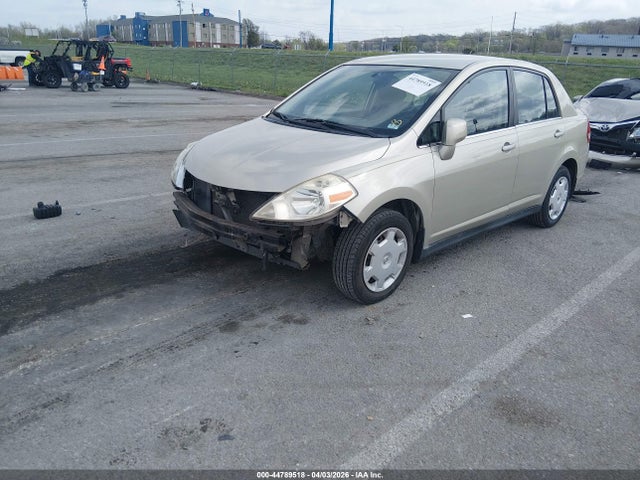 Nissan Versa 1.8s