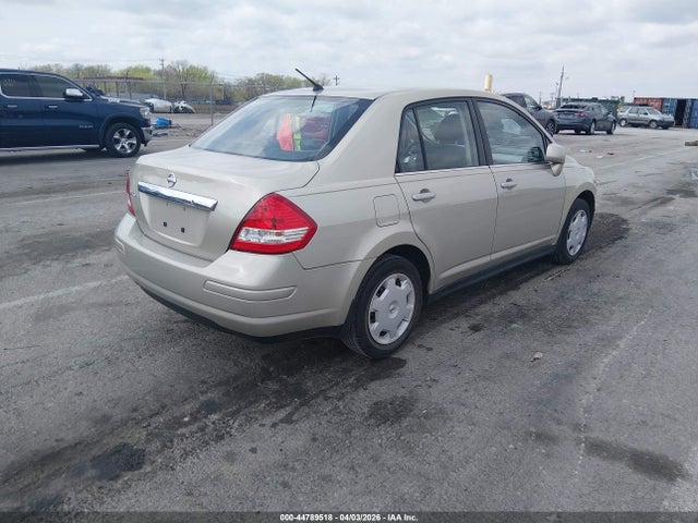 Nissan Versa 1.8s