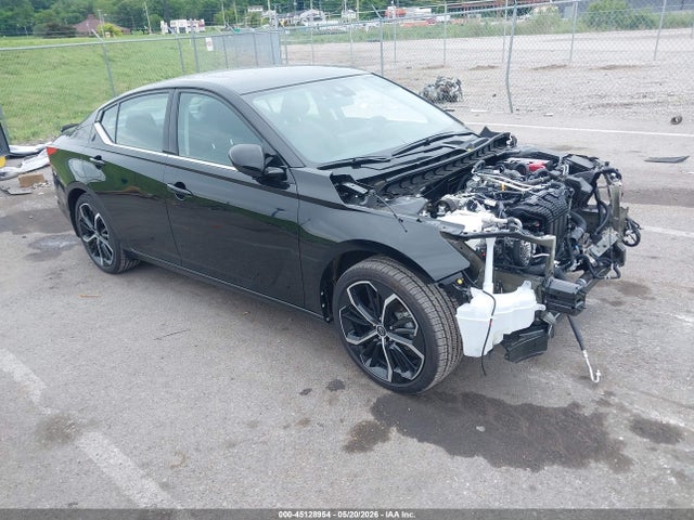 Salvage Nissan Altima Image