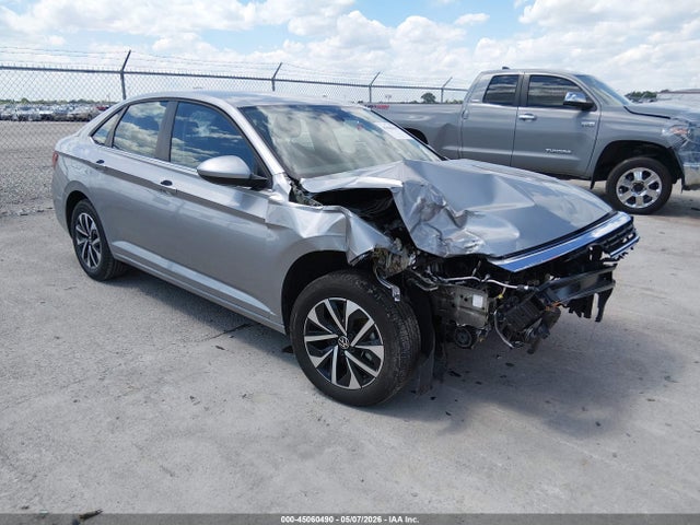 Salvage Volkswagen Jetta Image