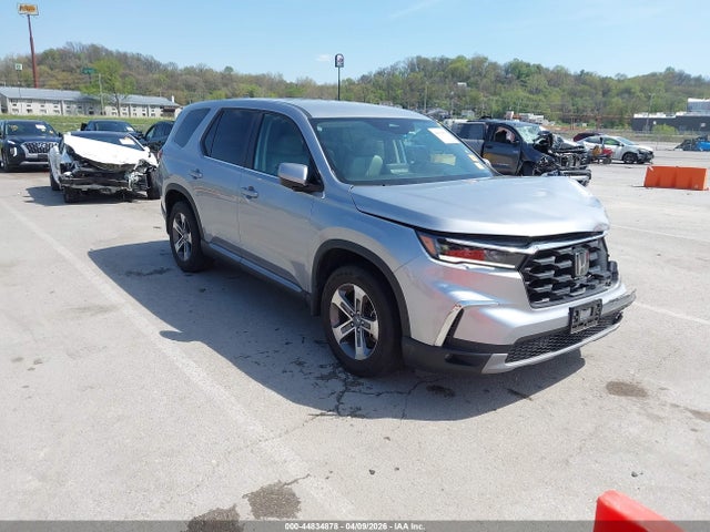 Salvage Honda Pilot Image