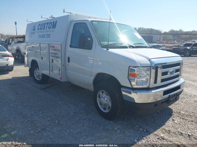 Salvage Ford E-350 Image