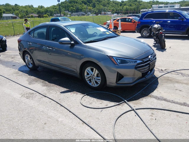 Salvage Hyundai ELANTRA Image