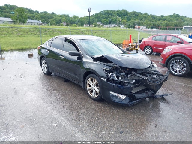 Salvage Nissan Altima Image