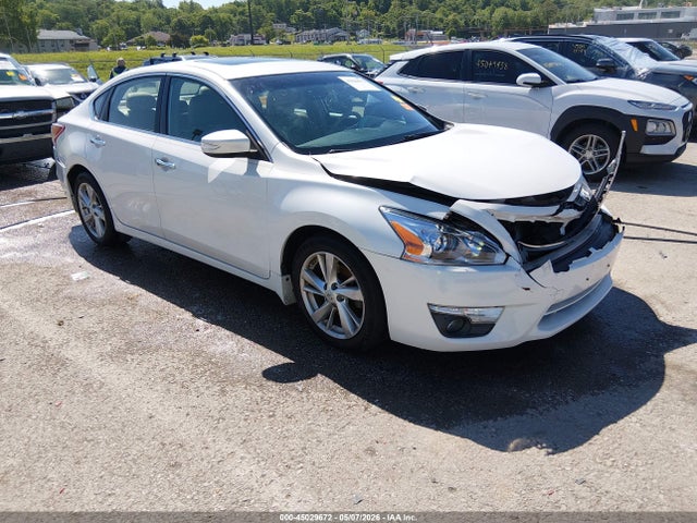 Salvage Nissan Altima Image
