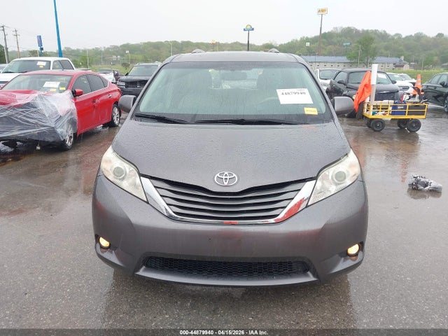 Toyota Sienna Xle V6
