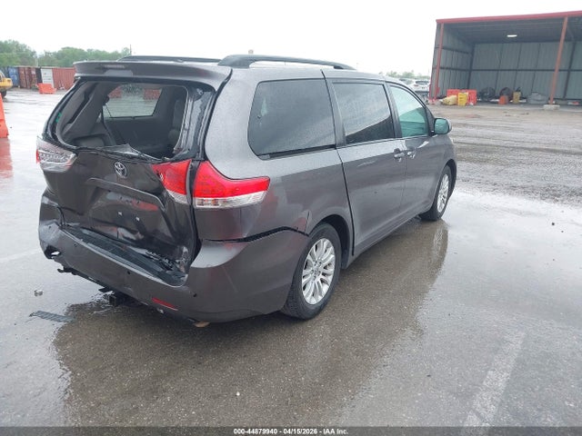 Toyota Sienna Xle V6