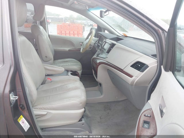 Toyota Sienna Xle V6